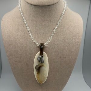 Elegant Shell Pendant Necklace